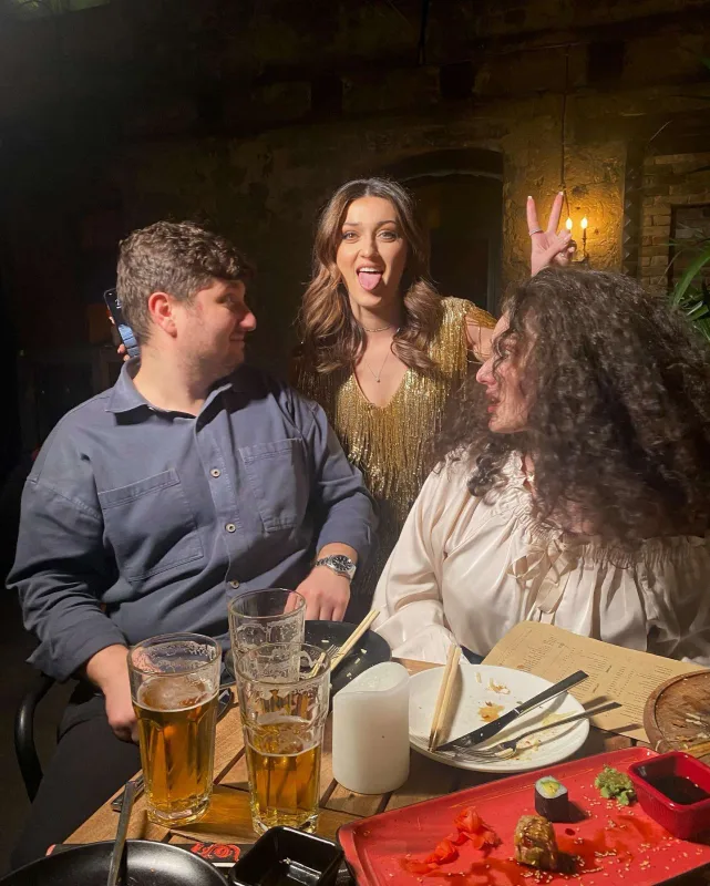 27 yaşında ilk dəfə ad günü etdi