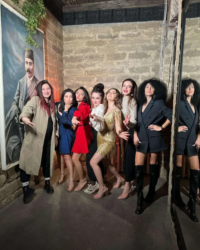 27 yaşında ilk dəfə ad günü etdi