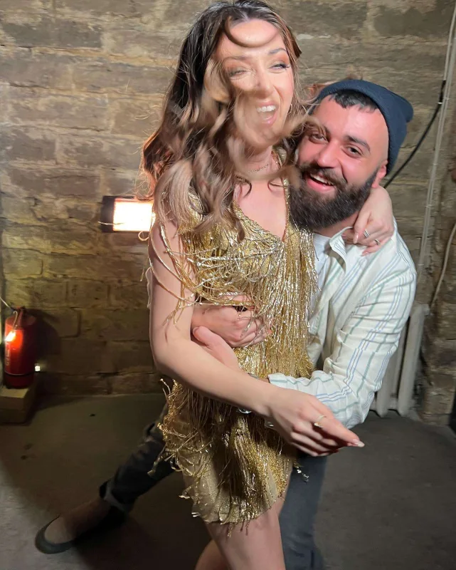 27 yaşında ilk dəfə ad günü etdi