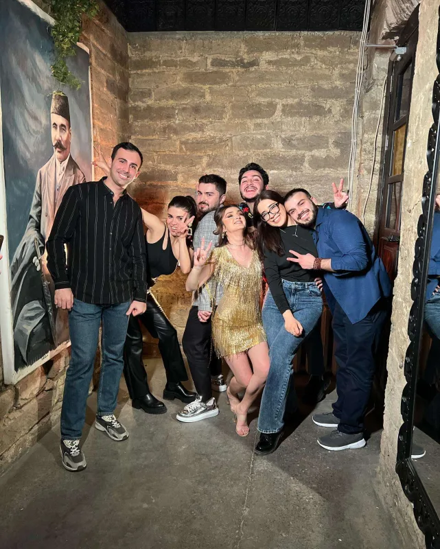 27 yaşında ilk dəfə ad günü etdi