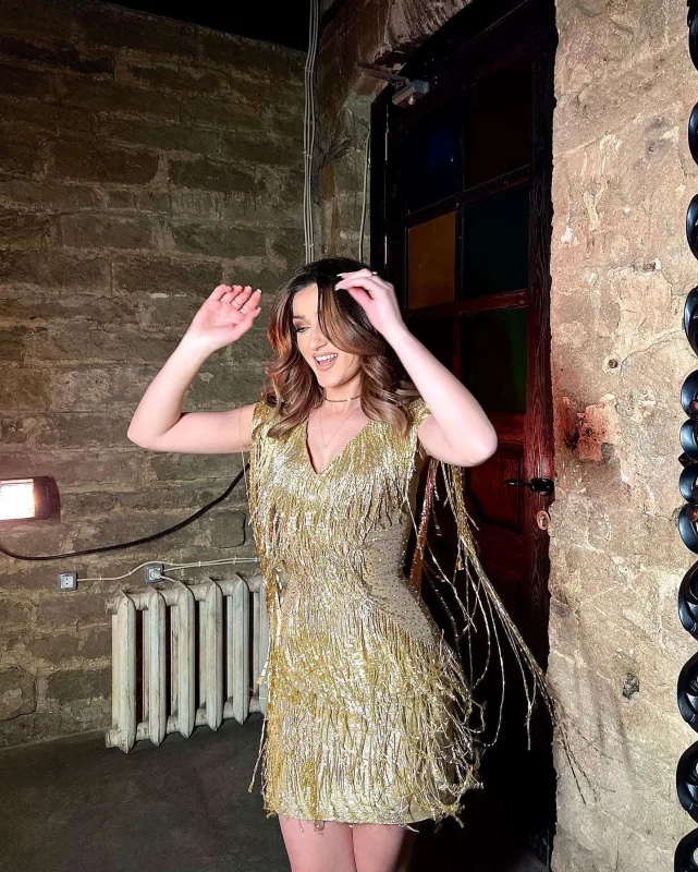 27 yaşında ilk dəfə ad günü etdi