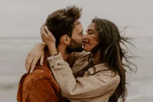 Bağlanmadan necə sevgili ola bilərik?