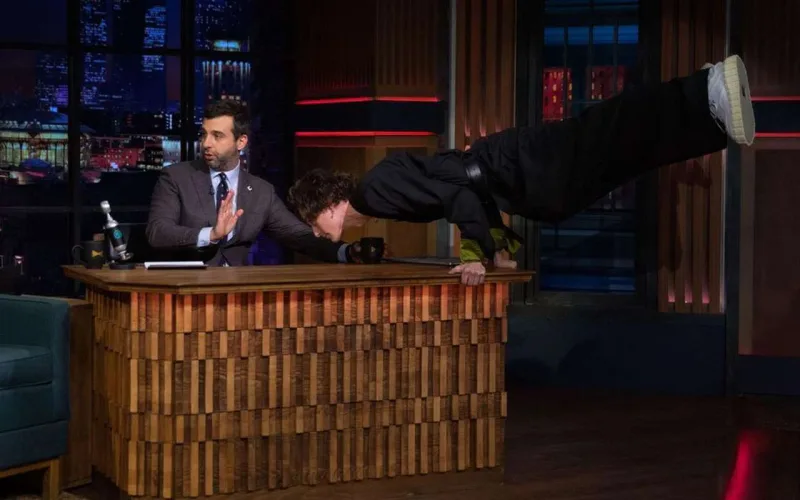 Fanatı azərbaycanlı aktyora büstqalterini atdı