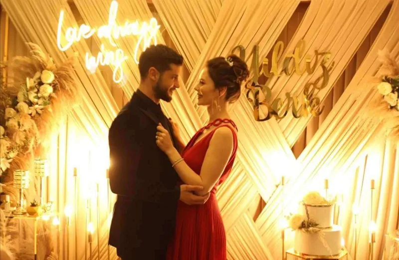 “Yasak elma”nın ulduzu nişanlandı