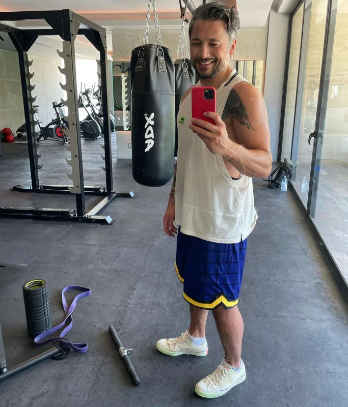 Türk futbolçu azərbaycanlı qızla sevgilidir