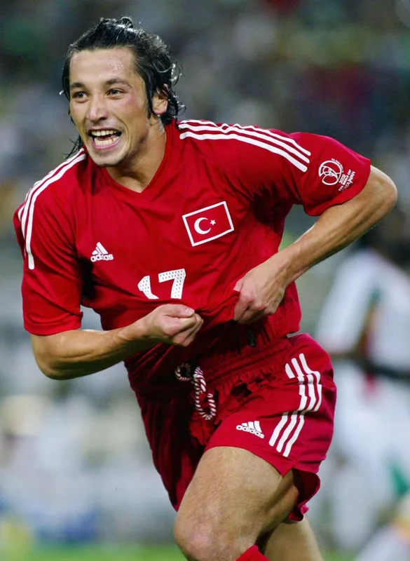 Türk futbolçu azərbaycanlı qızla sevgilidir