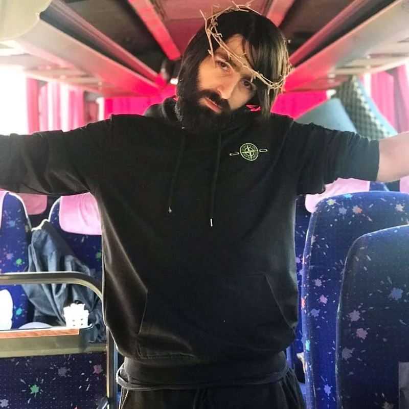 TV-lər məşhurlara pul ödəyəcəkmi?