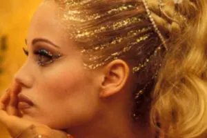 TikTok-da rekord qıran zərli saçlar...