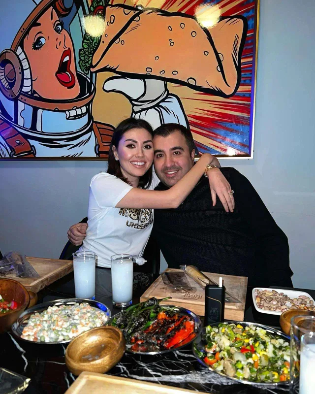 Məşhurların Sevgililər günü fotolarda!