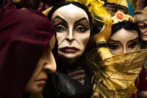 Kukla boyda dünyalar... - Teatrdan reportaj + Video