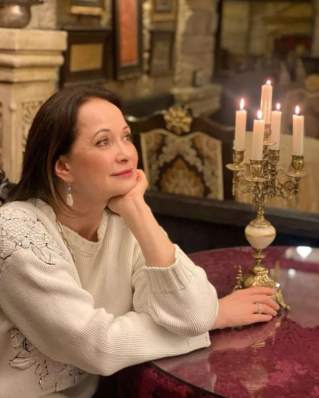 Rus aktrisa Bakıdan fotolar paylaşdı