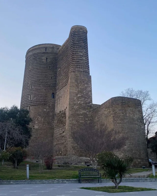 Rus aktrisa Bakıdan fotolar paylaşdı