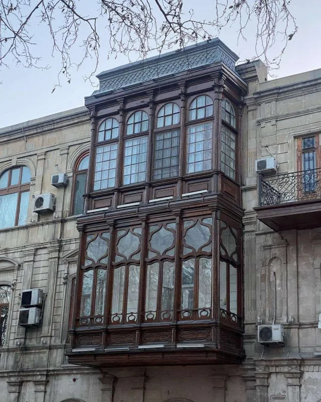 Rus aktrisa Bakıdan fotolar paylaşdı