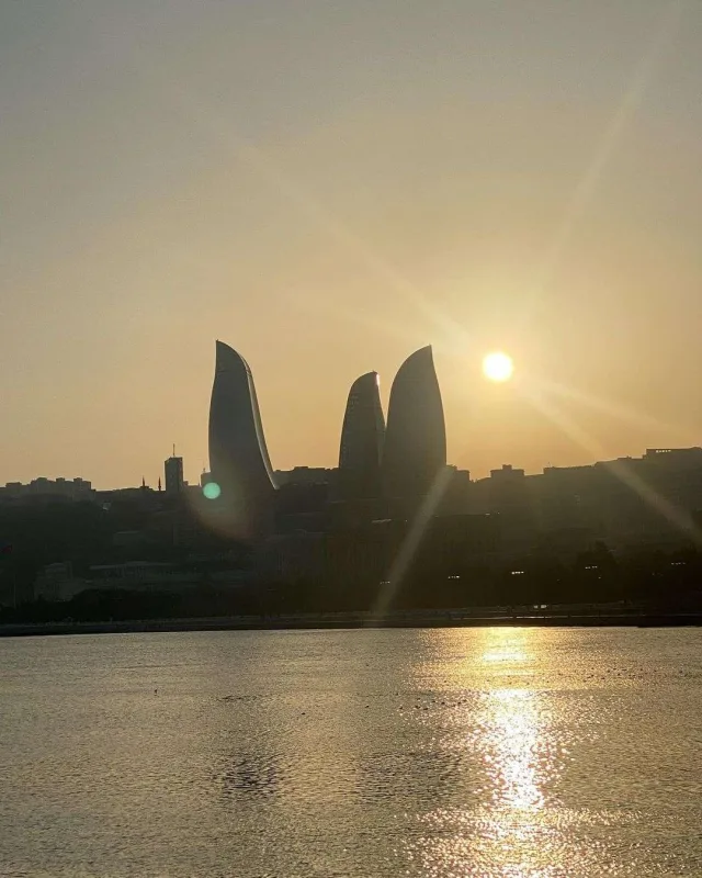 Rus aktrisa Bakıdan fotolar paylaşdı