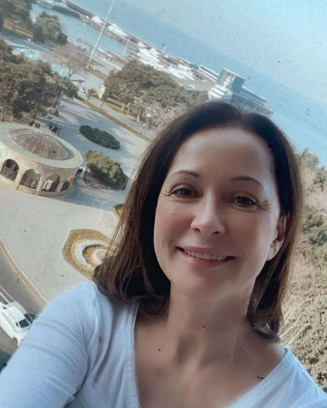 Rus aktrisa Bakıdan fotolar paylaşdı