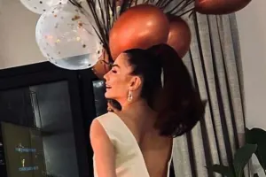 Demetin 52 minlik ad günü “look”u...