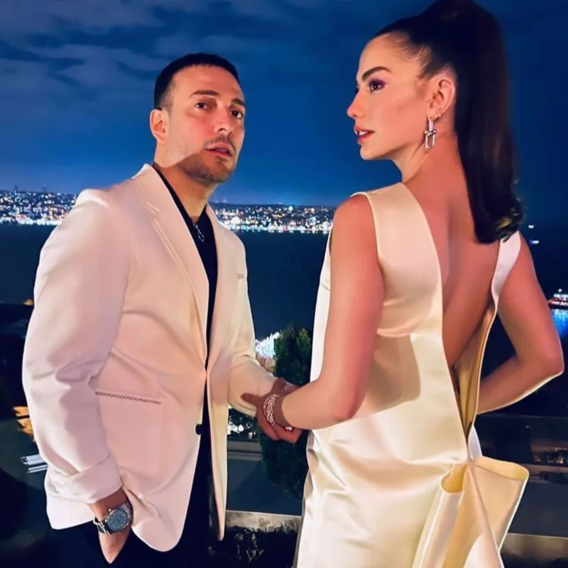 Demetin 52 minlik ad günü “look”u...