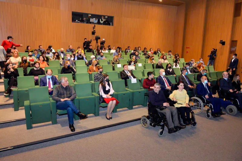 "Solğun sevgilər” yeni səhnəsində