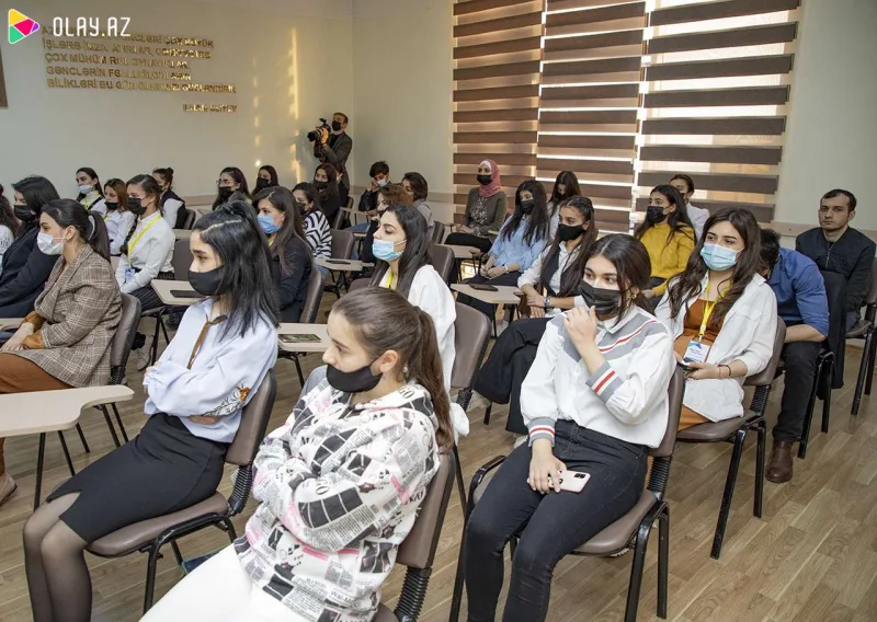 Ruhi Əliyeva gənclərlə görüşdü - Fotolar