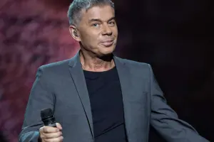 Ukrayna rus müğənnini axtarışa verdi