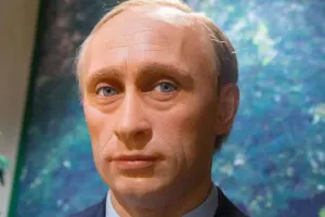 Putinin heykəli “Qreven”dən götürüldü