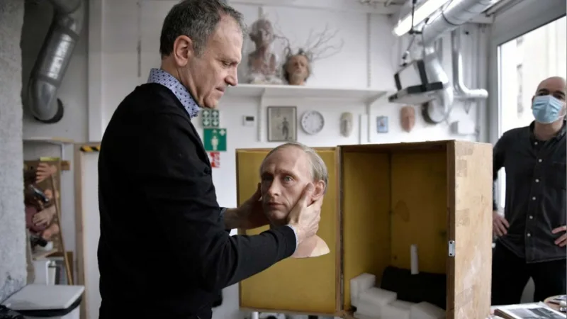 Putinin heykəli “Qreven”dən götürüldü