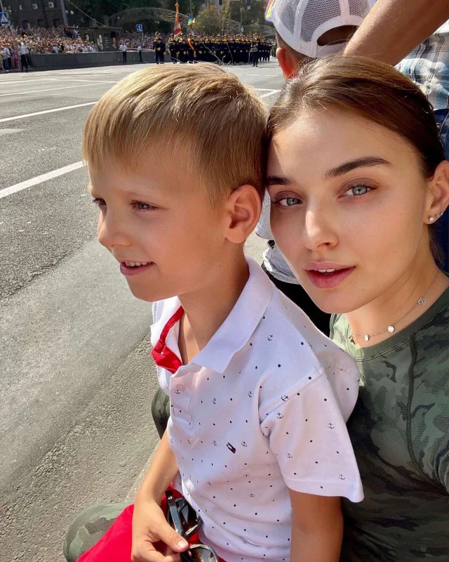 Ukrayna gözəli silah yardımı istədi