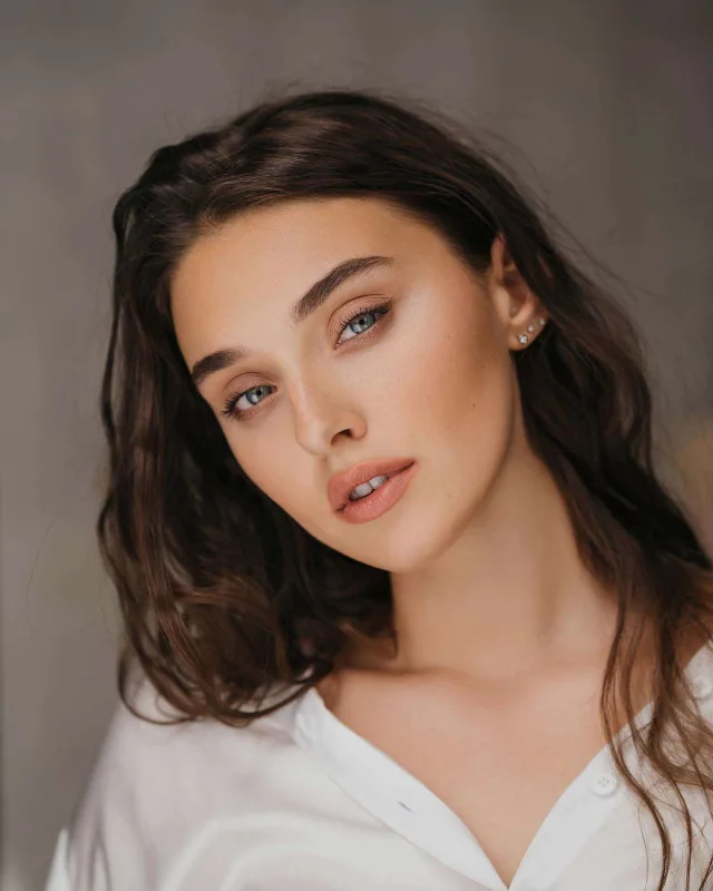 Ukrayna gözəli silah yardımı istədi