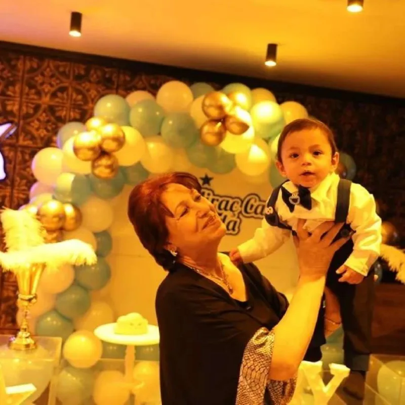 “Kamerton”un Gülnarəsi oğluna doğum günü etdi