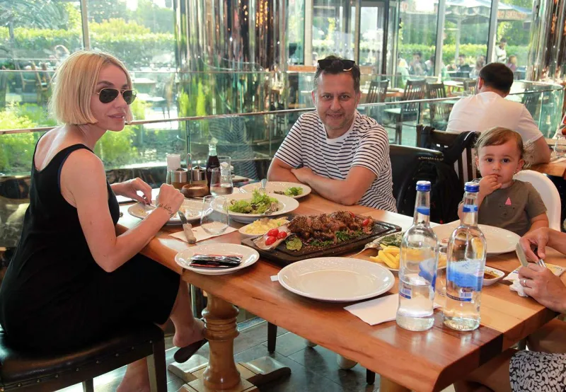 Gülşen boşanır, Ozan evdən getdi