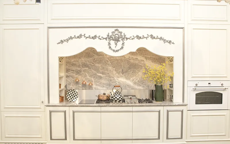 “MacKenzie-Childs” fərdiliyi ilə seçilir