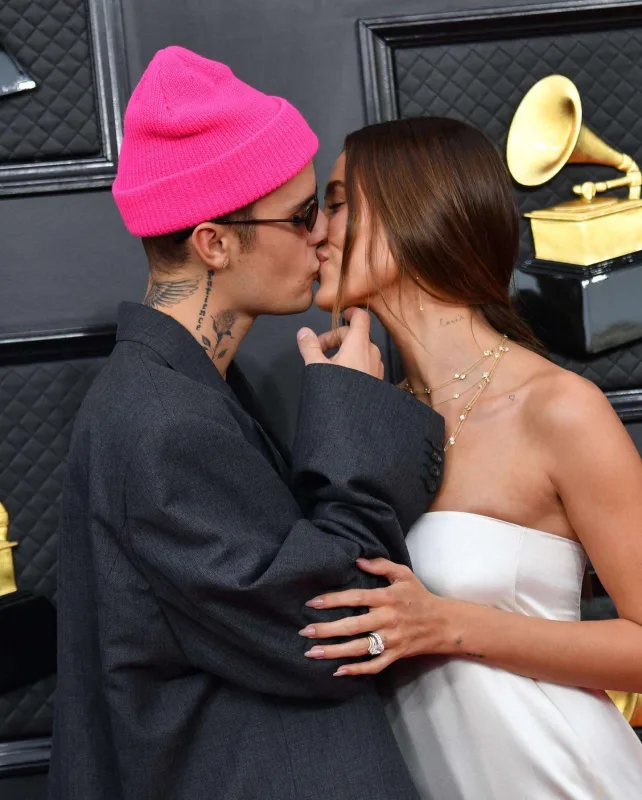 Qırmızı xalıda eşq var!