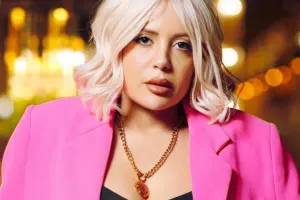 “Əlində dəf, uzun geyinən qızlar səndən, məndən yaxşı yaşayır”