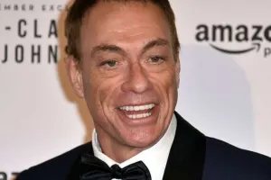 Van Damma bu ölkənin diplomatik pasportu verildi