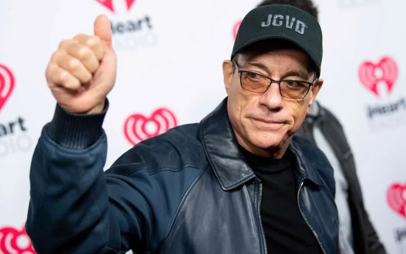 Van Damma bu ölkənin diplomatik pasportu verildi