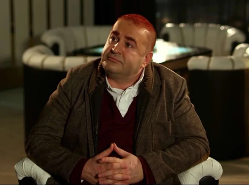 Roluna görə villasını sata bilmir