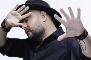 “Səlahiyyətim olsa, qəbir ətrafı hasarları ləğv edərəm”