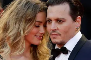 Boşandığı xanımından 50 milyon istəyir