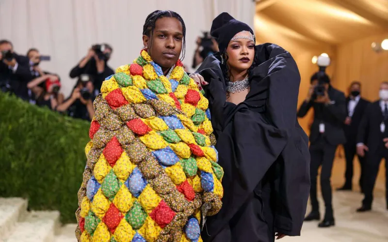 Sevgilisi Rihannaya xəyanət etdi