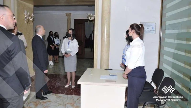 Nazir Xaçmazda mədəniyyət işçiləri ilə görüşdü