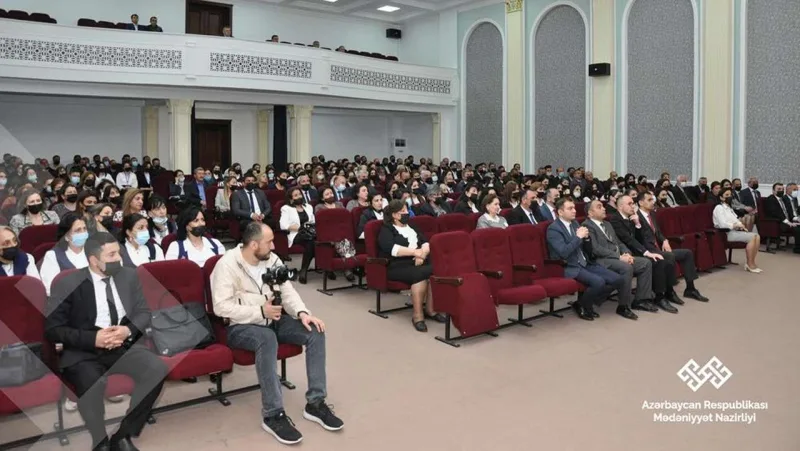 Nazir Xaçmazda mədəniyyət işçiləri ilə görüşdü