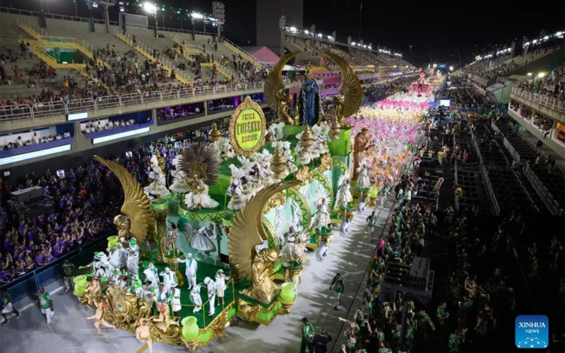 Rio karnavalı başladı - Rəngli fotolar