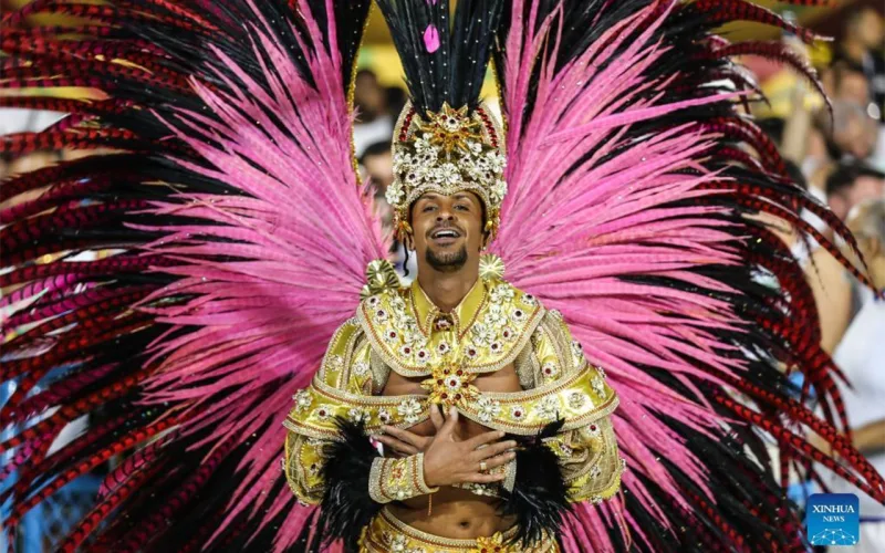 Rio karnavalı başladı - Rəngli fotolar