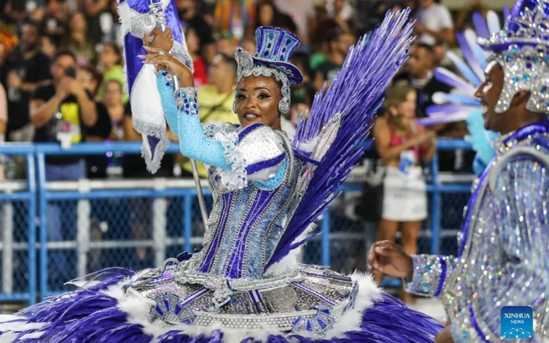 Rio karnavalı başladı - Rəngli fotolar