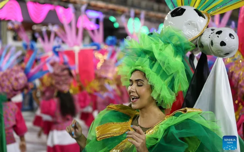 Rio karnavalı başladı - Rəngli fotolar