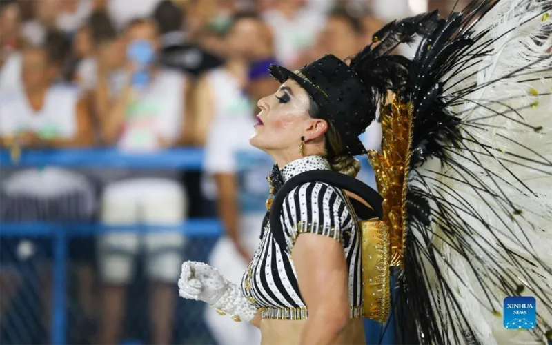 Rio karnavalı başladı - Rəngli fotolar