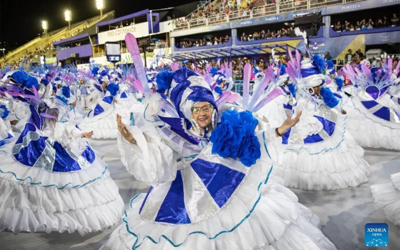 Rio karnavalı başladı - Rəngli fotolar