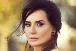 “Geyinib-kecinib özünə fikir verir, nitqinə yox”