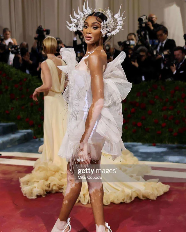 Dəbdəbəli “Met Gala” baş tutdu