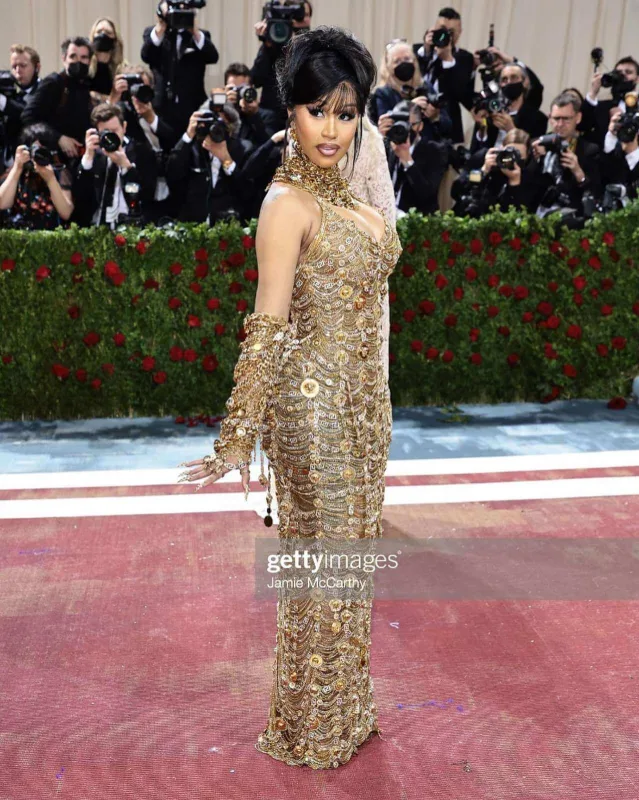 Dəbdəbəli “Met Gala” baş tutdu